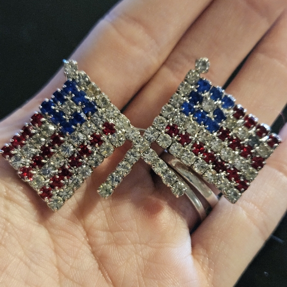 Jewelry - American Flags Pin